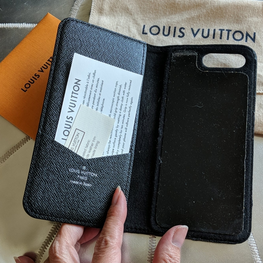 Louis Vuitton iPhone case - Picture 2 of 7